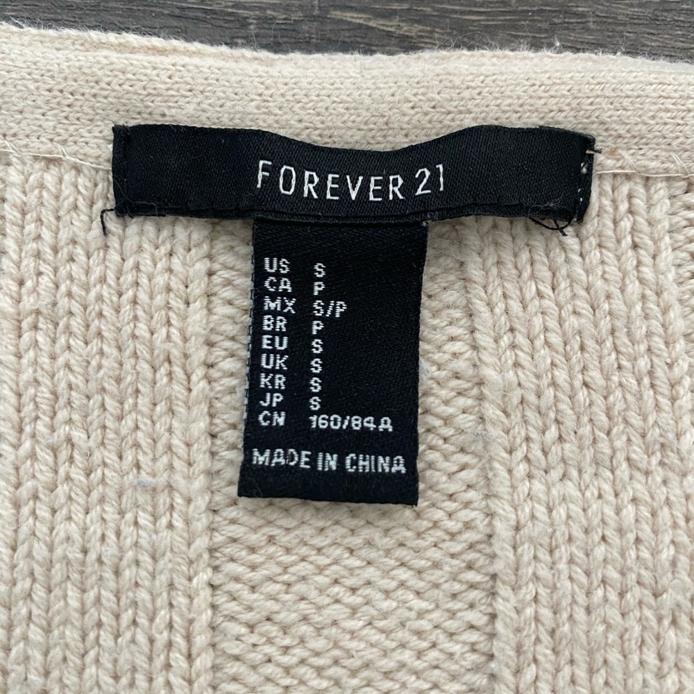 Cream crop top sweater cropped knit forever21 oatmeal EUC flattering sexy small - Picture 6 of 10